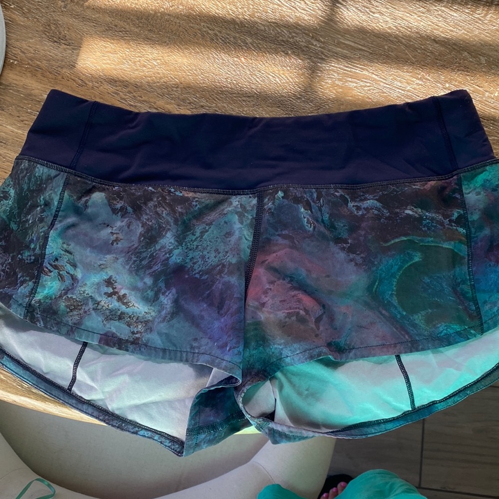 Lululemon speed up shorts, size 6, fun print.